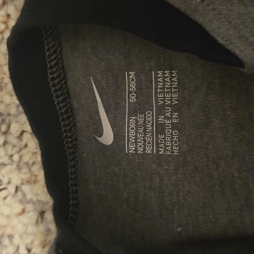 Nike size newborn snap up sleeper - Picture 2 of 4